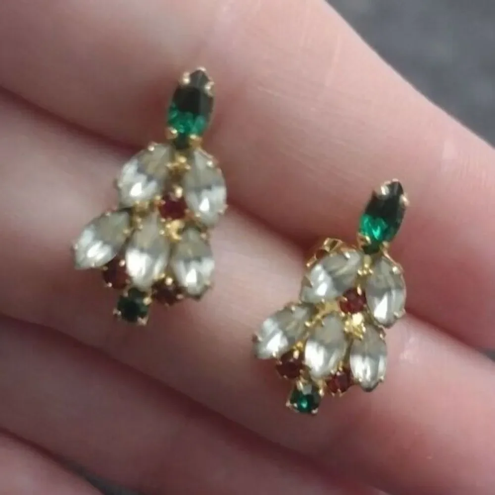 Vintage gold tone rhinestone holiday earrings tree dainty red green